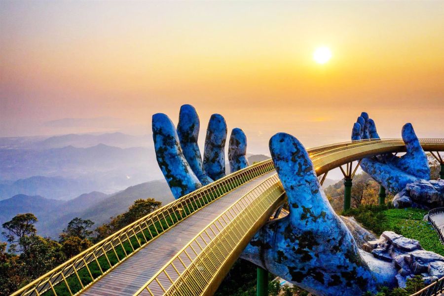 golden bridge in Ba na hill