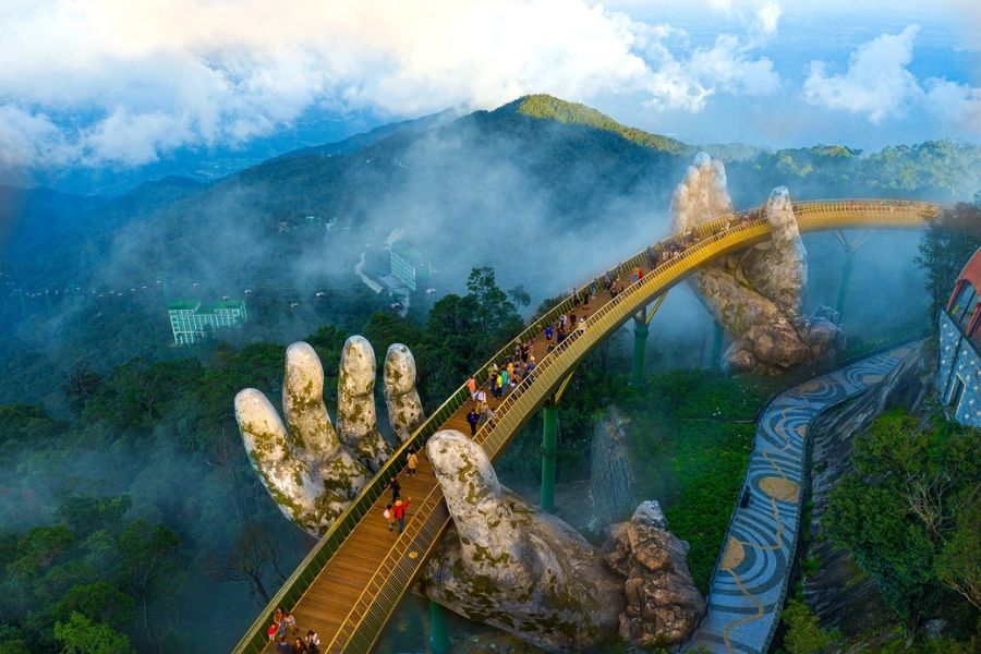 golden bridge in da nang