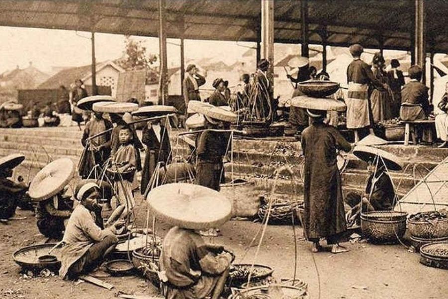 history of Cho Dong Xuan in Hanoi