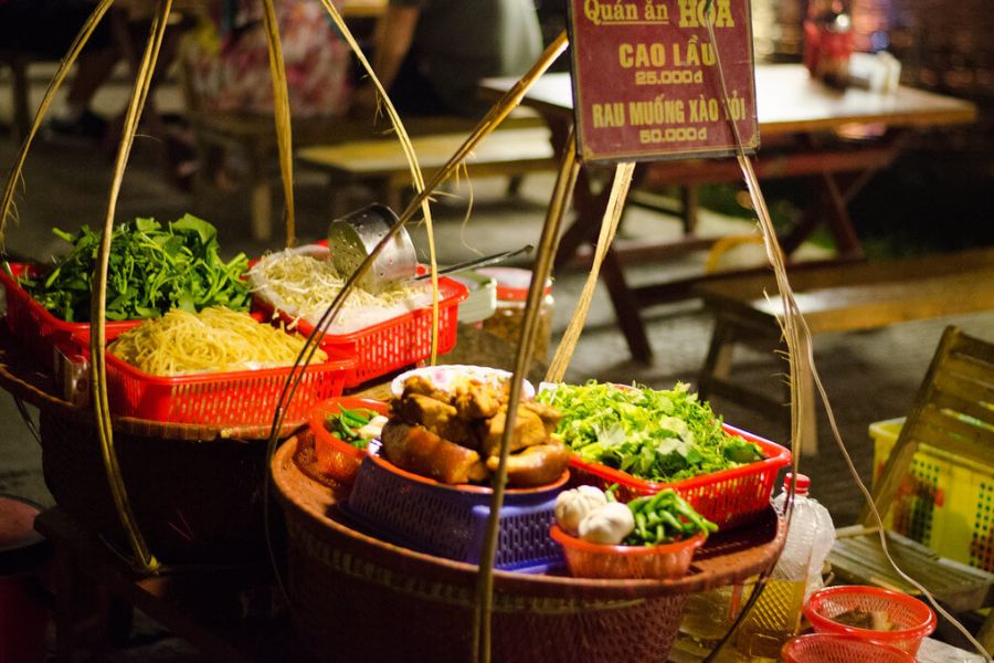 street food in hoi an night market