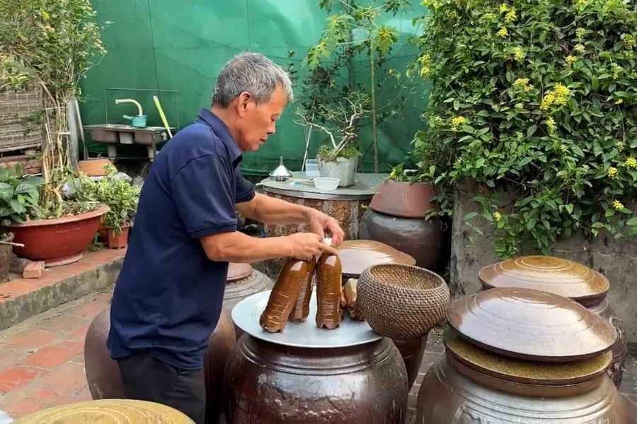 making tuong ban in Duong Lam Ancient Village in Hanoi