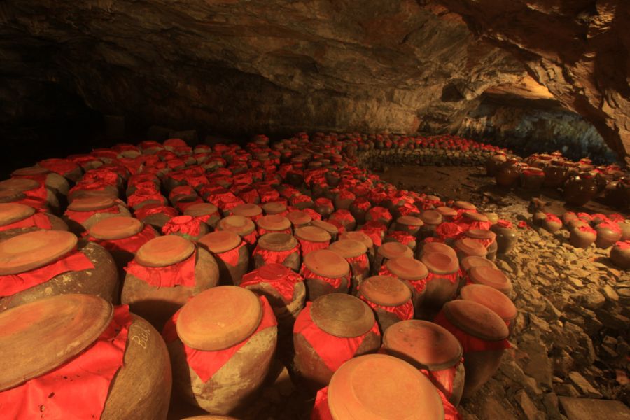 Nau Ruou Cave in Trang An