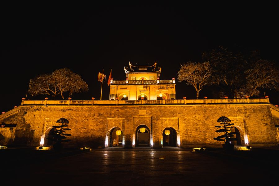 night tour in The Imperial Citadel Of Thang Long