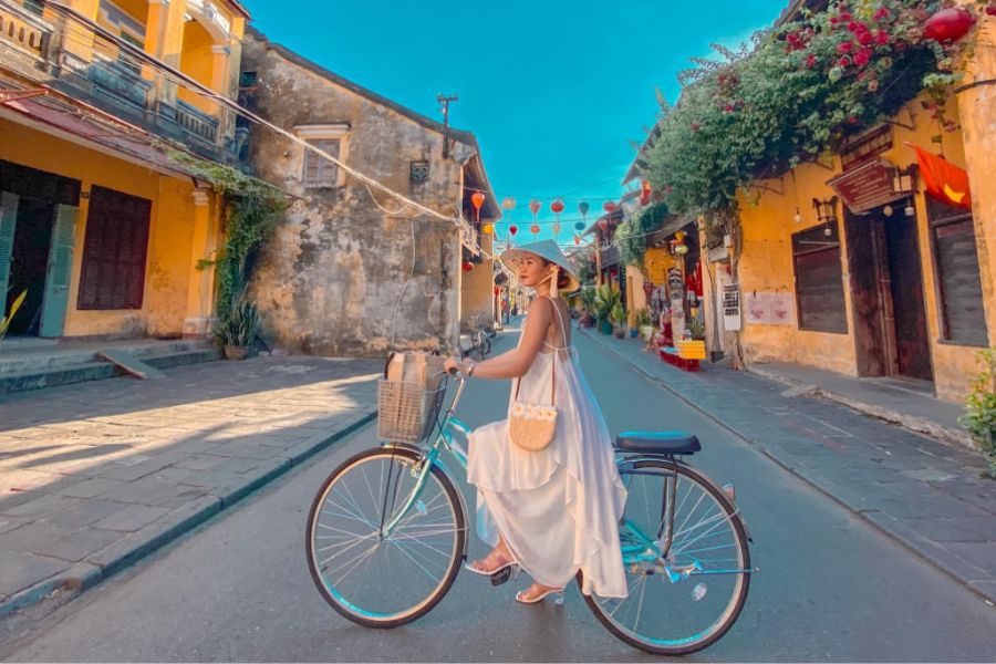 people visiting Hoi An in May (2)