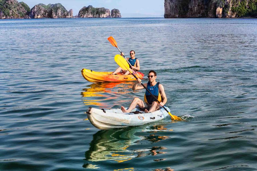 ride banana board in Halong bay