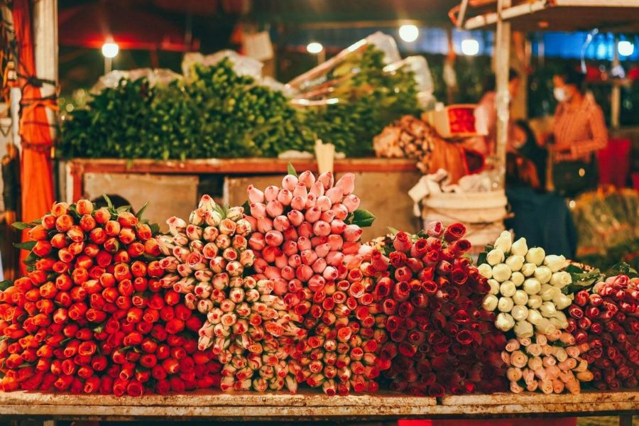 roses on Quang Ba Flower Market