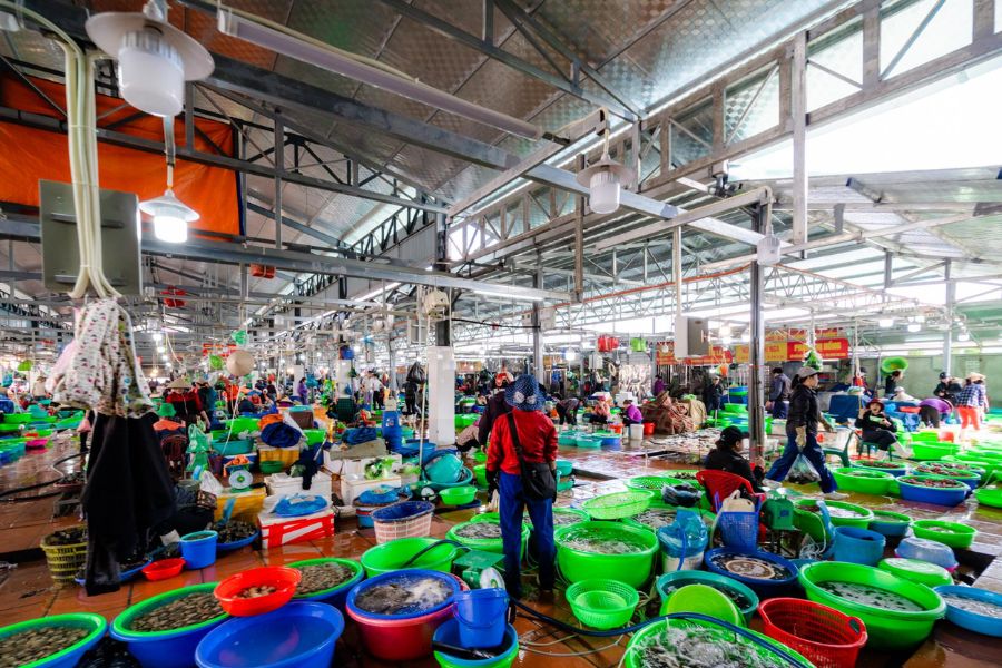 seafood market in halong bay