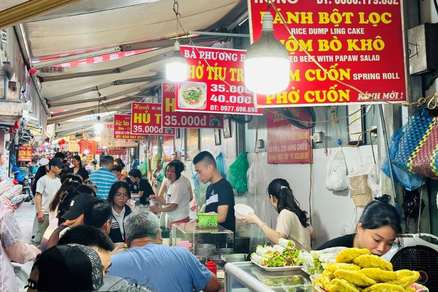 street food in dong xuan market hanoi (2)