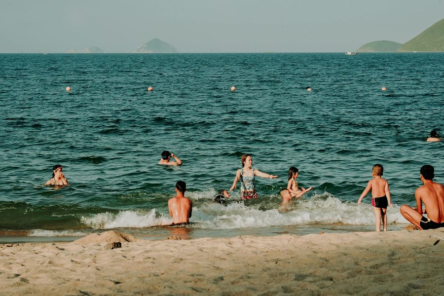 swimming at xuan thieu is safe