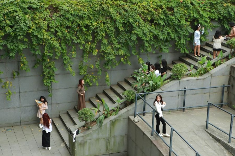 take photo in Hanoi Museum