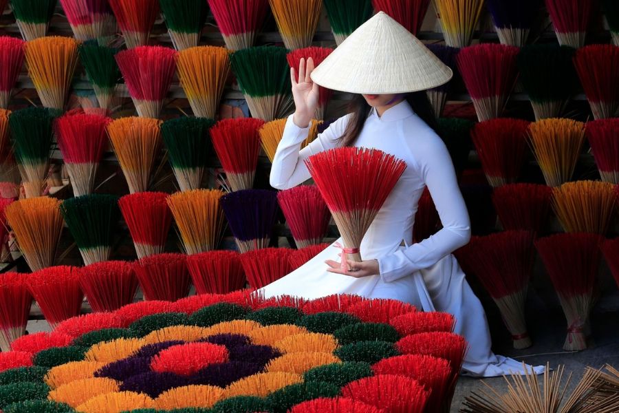 take photo with Incense Flowers Displays (2)