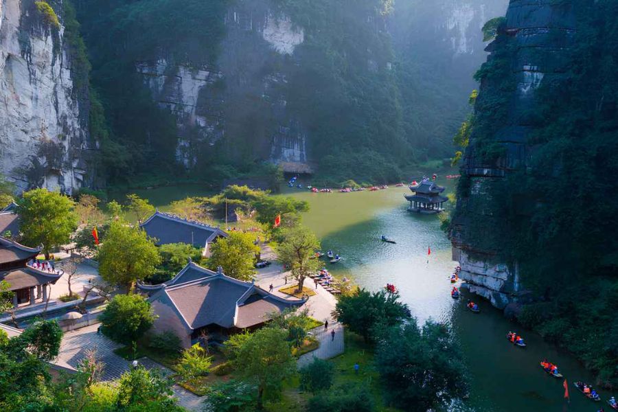 take boat in trang an, ninh binh