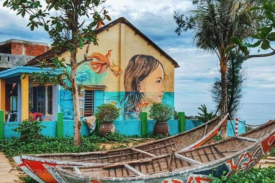 unique art in tam thanh beach, quang nam