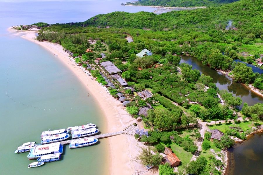 Hoa Lan Island in nha trang