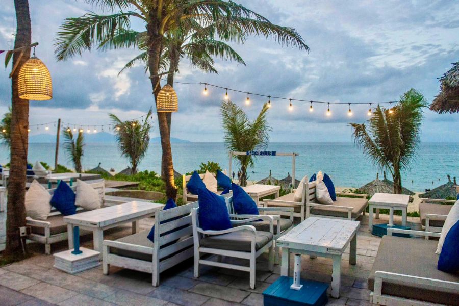 Relaxing At Stylish Seaside Cafés in an bang beach