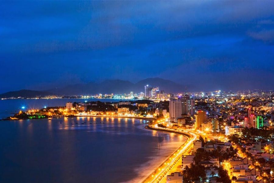Stroll Along Tran Phu Beachfront at night