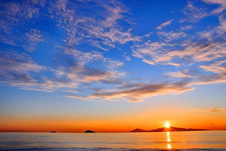 Watching Sunrise And Sunset in an bang beach