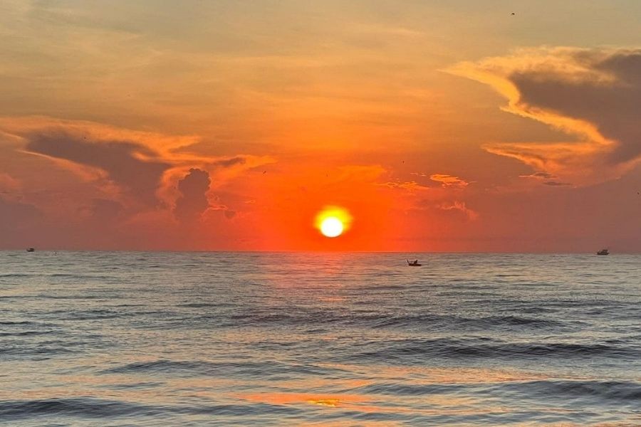 sunrise in binh minh beach