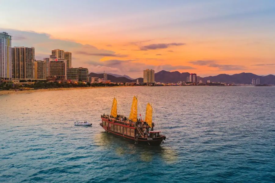luxury cruise in nha trang