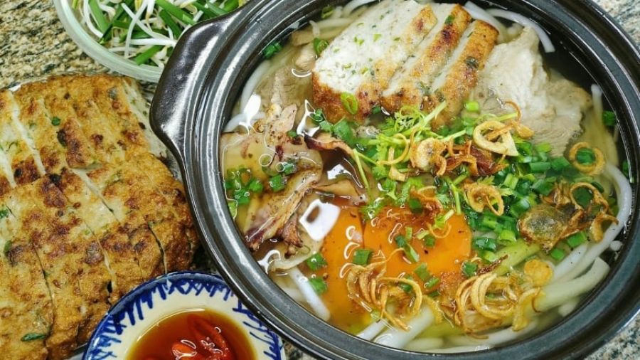 Banh Canh Cha Ca (Thick Noodle Soup With Fish Cake)