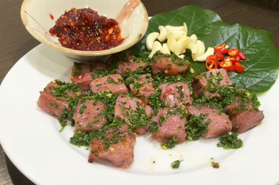 Nem Nuong Quy Nhon (Grilled Pork Sausage)