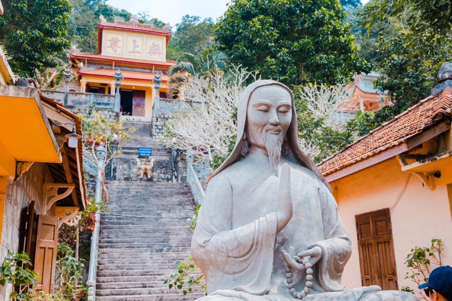 A remarkable statues in the Ta Cu pagoda