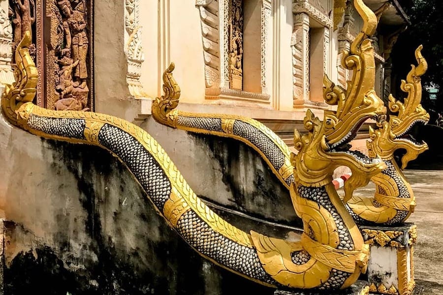 Admire Unique Architecture and Art of Wat Ong Teu