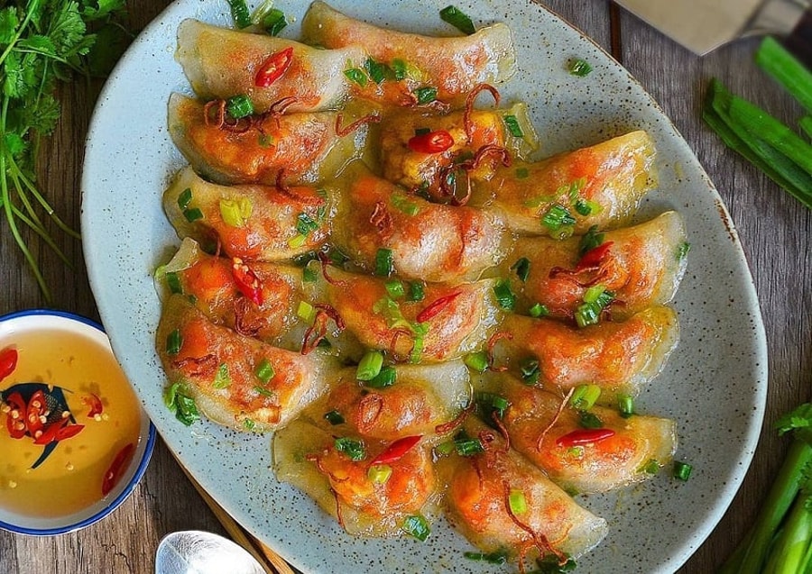 Banh Bot Loc (Tapioca Dumpling with Shrimp and Pork)