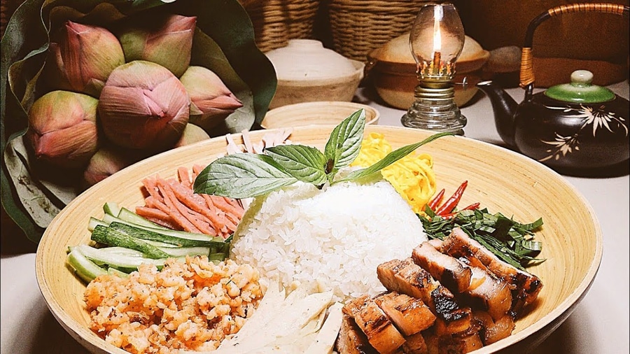 Com Am Phu (Hue Royal Mixed Rice)