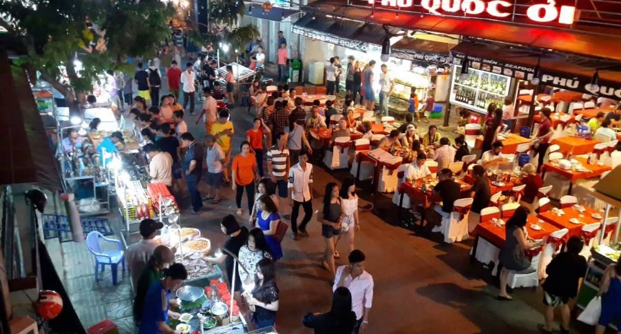 Dinh Cau Night Market
