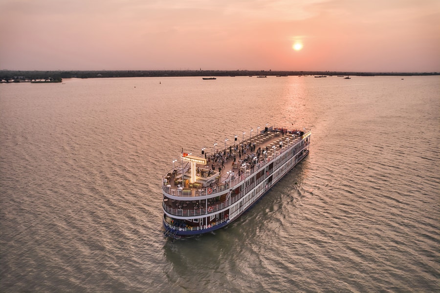 Enjoy A Ninh Kieu River Cruise