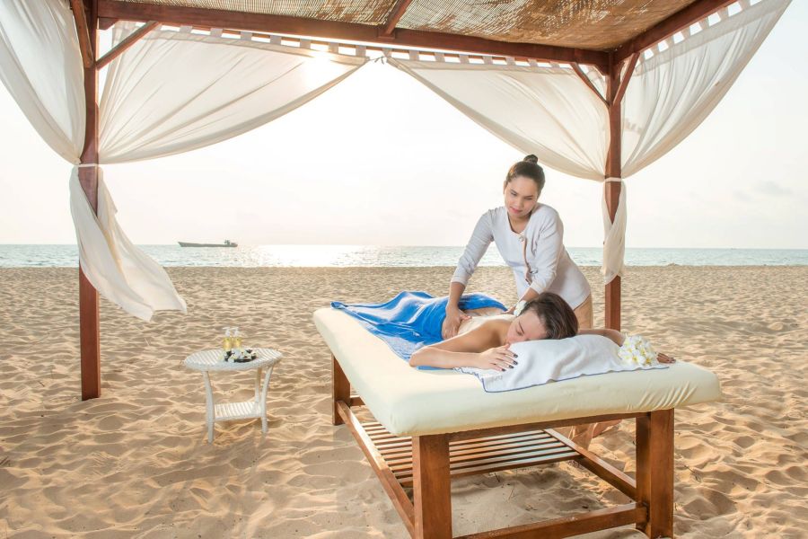Indulge In An Inexpensive Beachside Massage