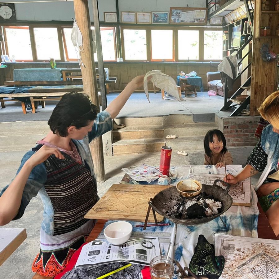 Investigate The Hmong Batik And Craft Villages