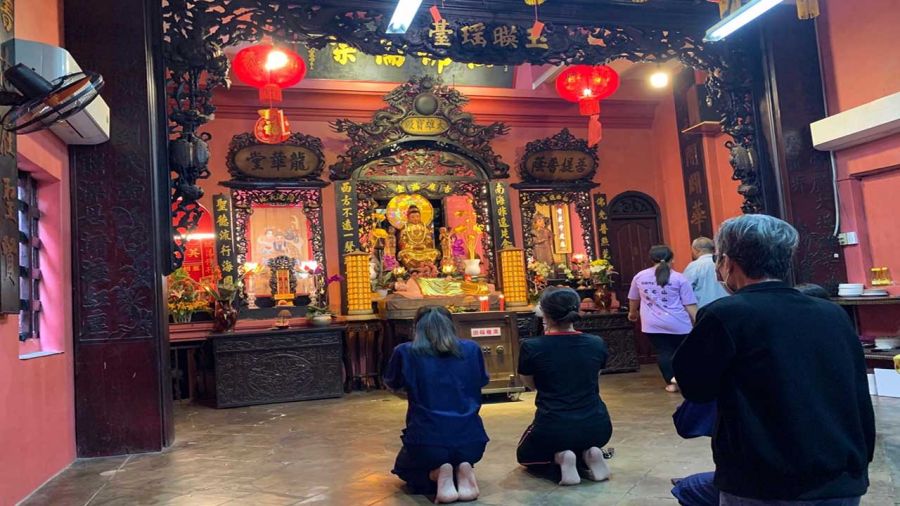 Praying For Children At The Jade Emperor Pagoda