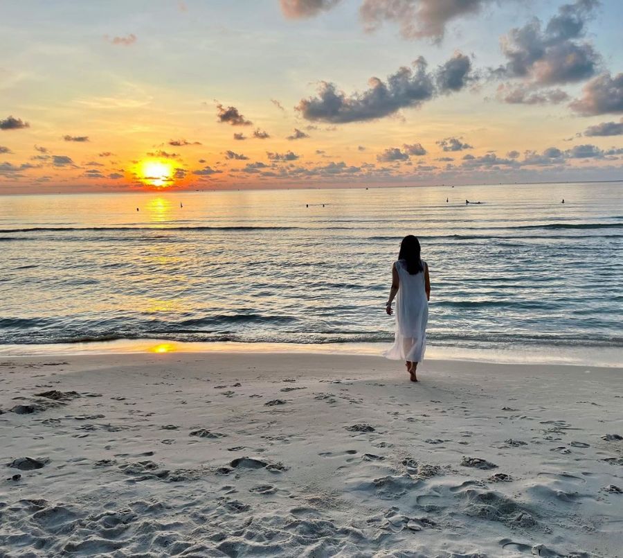 Catch The Sunrise Over The Beach Horizon