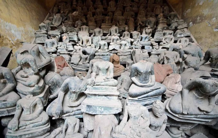 No Head Statues inside the Wat Si Saket