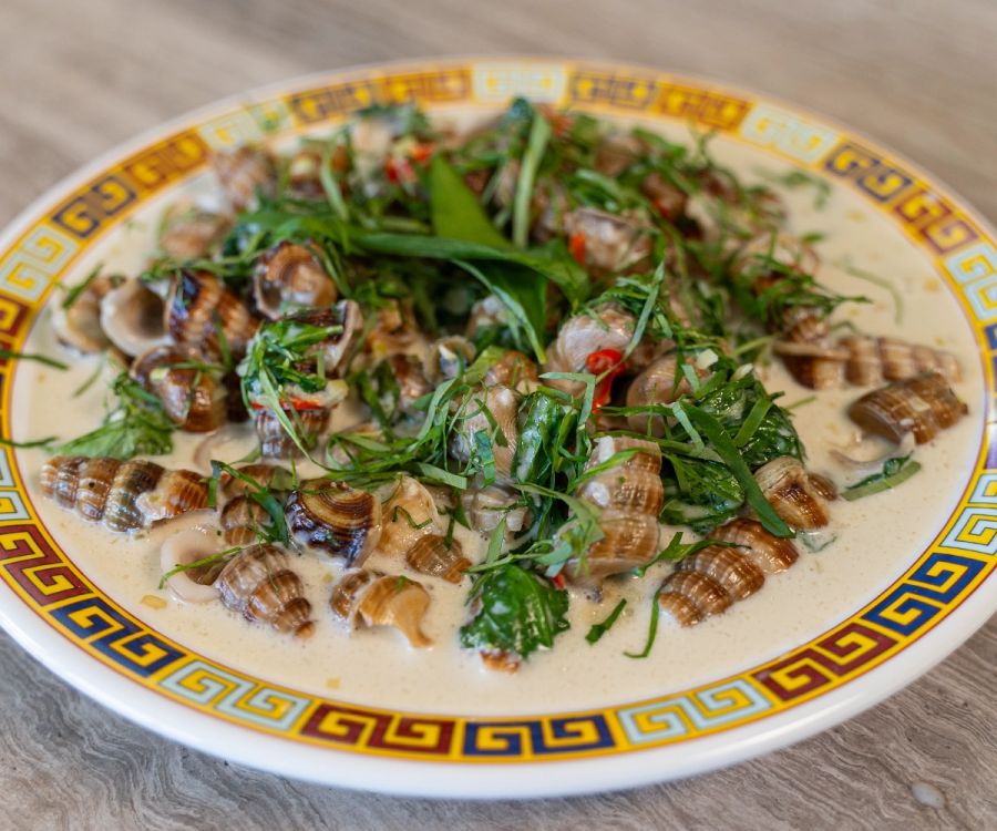 Oc Len Xao Dua (Stir-Fried Snails With Coconut Milk)