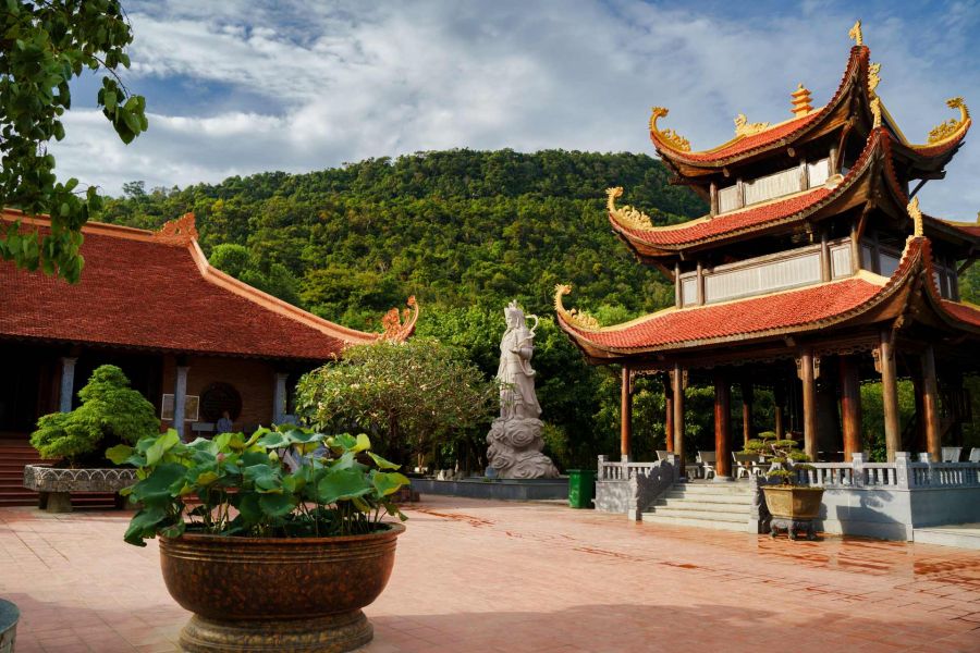 Pray For Peace At Sung Hung Pagoda