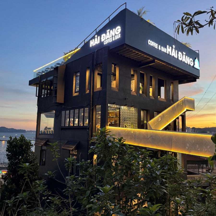 Relax At Hai Dang Street Cafe