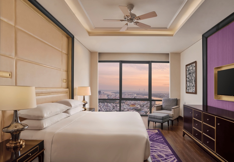 Sheraton hotels in the ninh kieu riverside