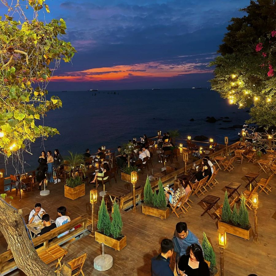 Spend The Evening At Beachfront Bars Along Back Beach (Bai Sau)