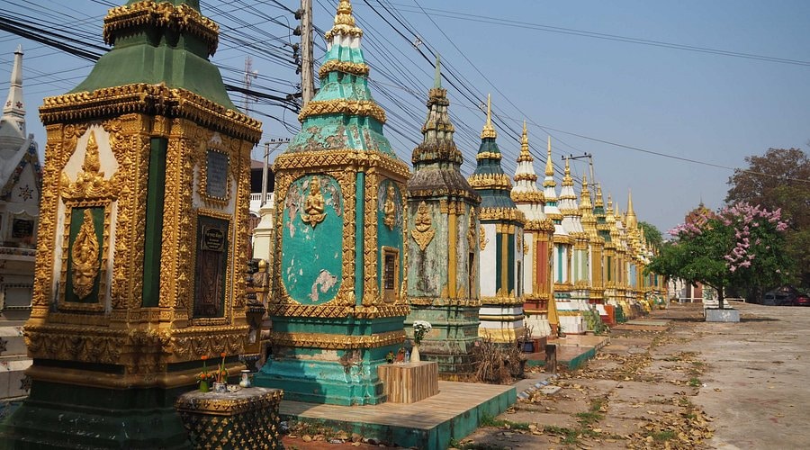Stop By Wat Pha Bat (Wat Phabat)