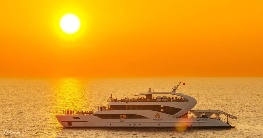 Sunset Cruise And Dinner On Nautilus Yacht