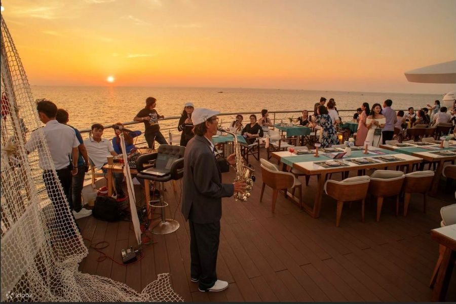 Take A Romantic Dinner Cruise