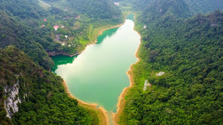 Thang Hen Lake is a place where pristine natural beauty meets ethnic charm