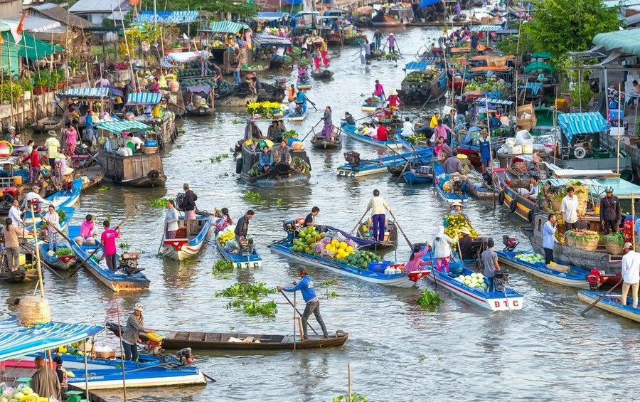 The Busy Boat Market