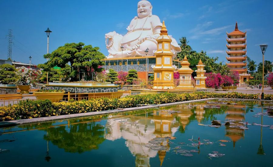 Explore the Unique Architecture of Vinh Trang Pagoda