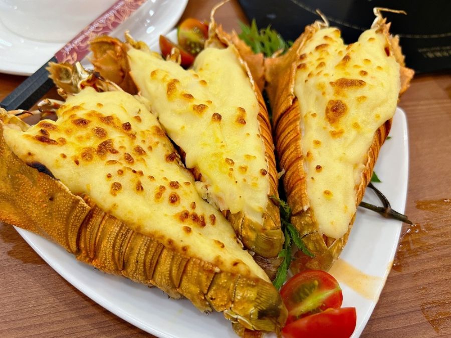 Tom Mu Ni Nuong (Grilled Slipper Lobster)