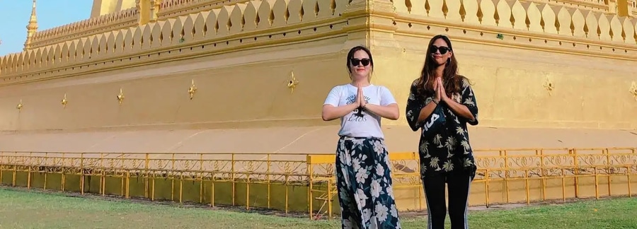 Tourists visit Pha That Luang