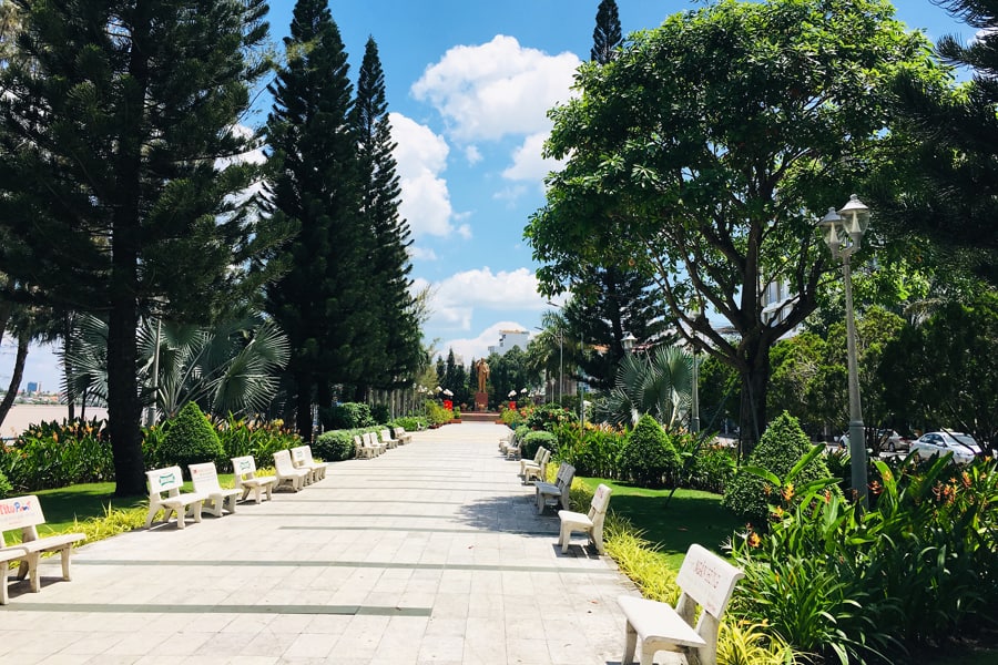 Visit Ninh Kieu Park
